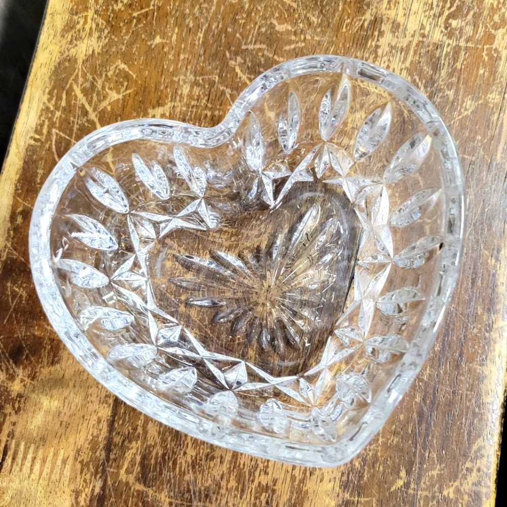 Vintage glass heart candy dish 5 in diameter 2 in deep